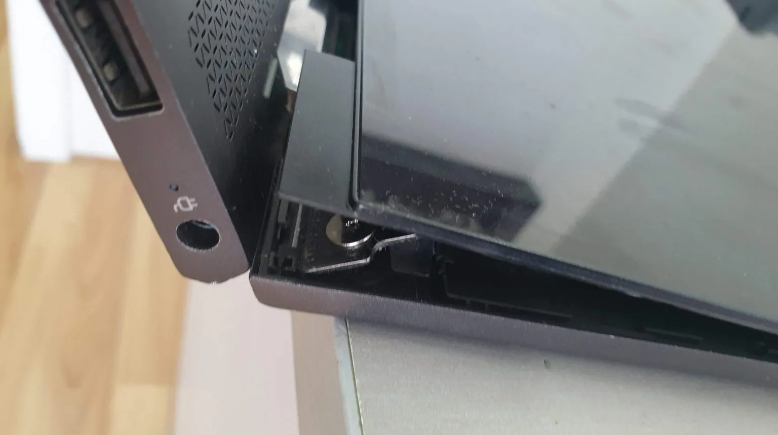 laptop hinge repair